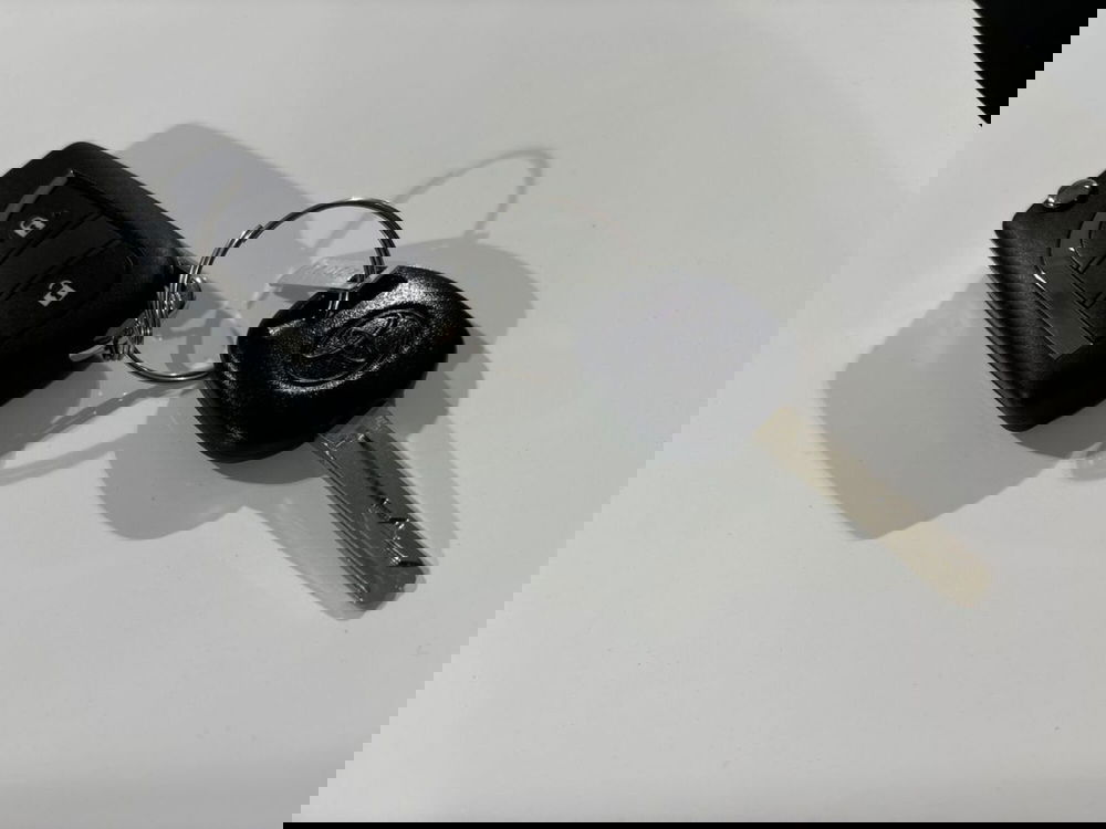 Toyota Yaris Cross nuova a Lecco (16)