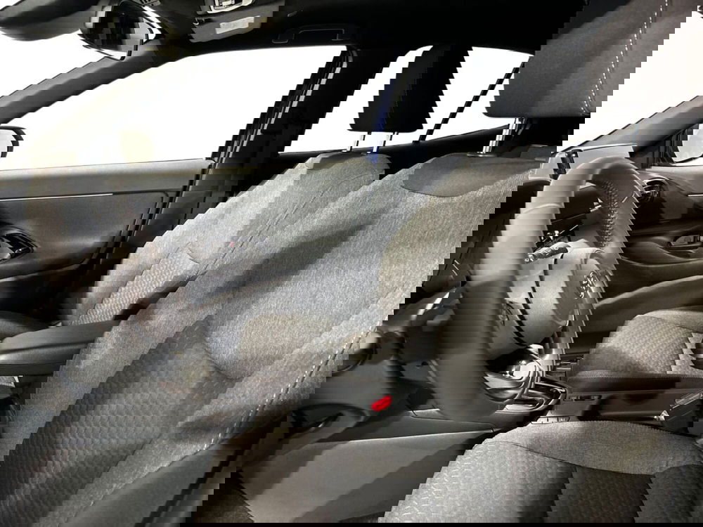 Toyota Yaris Cross nuova a Lecco (10)