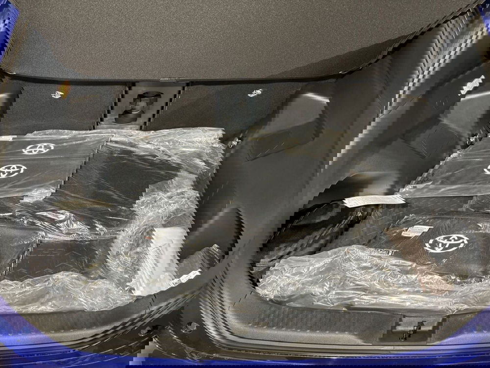 Toyota Yaris Cross nuova a Lecco (12)