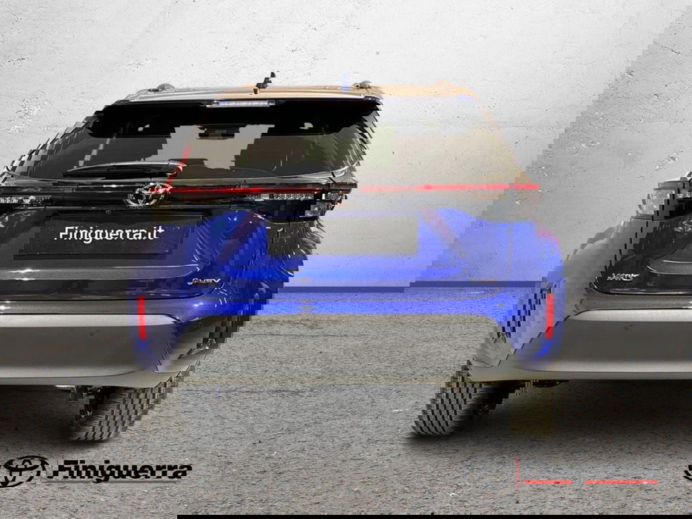 Toyota Yaris Cross nuova a Lecco (3)