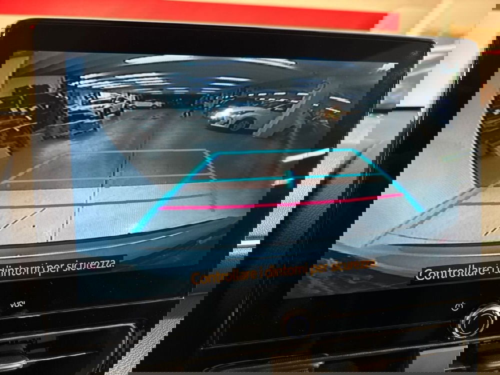 Toyota Yaris Cross nuova a Lecco (14)