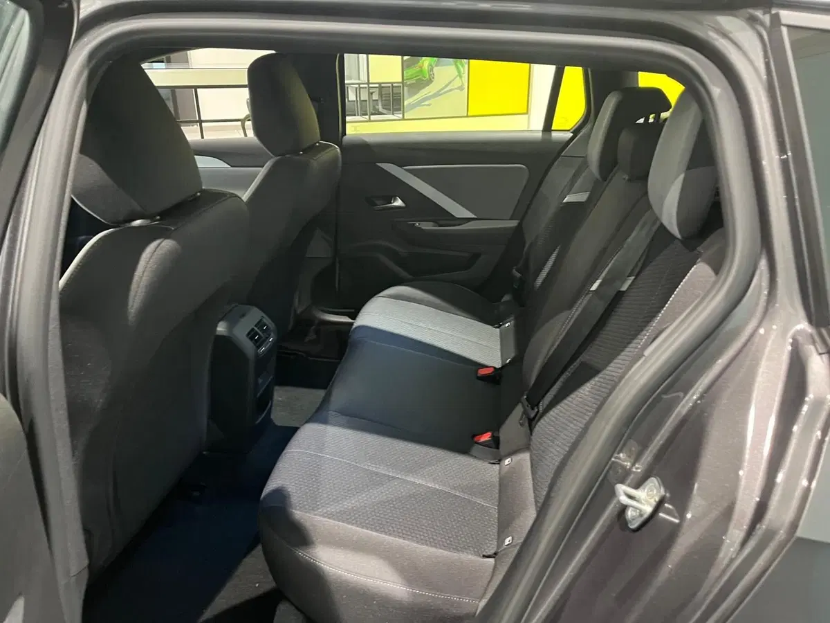 Opel Astra Station Wagon nuova a Milano (13)