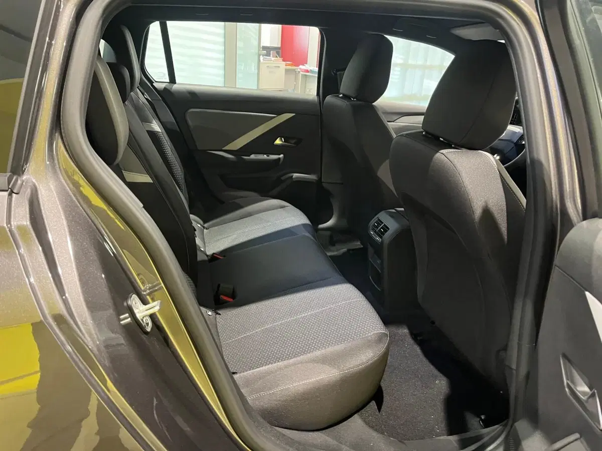 Opel Astra Station Wagon nuova a Milano (14)
