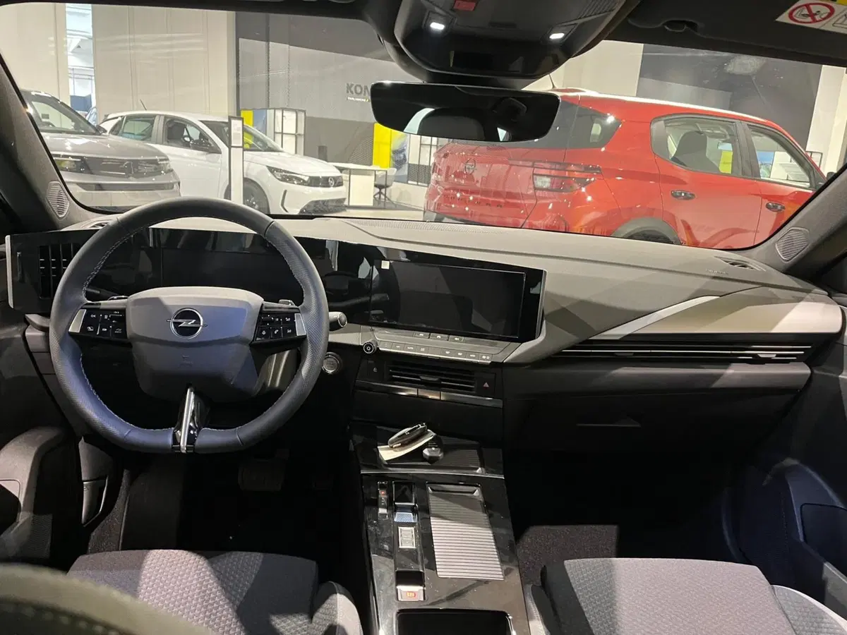 Opel Astra Station Wagon nuova a Milano (15)
