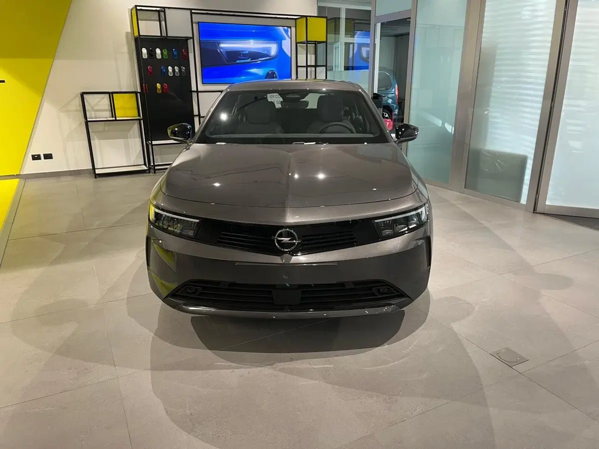 Opel Astra Station Wagon nuova a Milano (2)