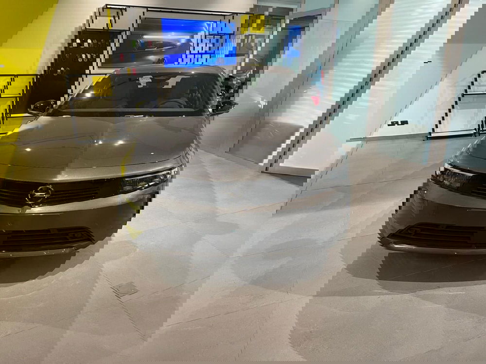 Opel Astra Station Wagon nuova a Milano (2)