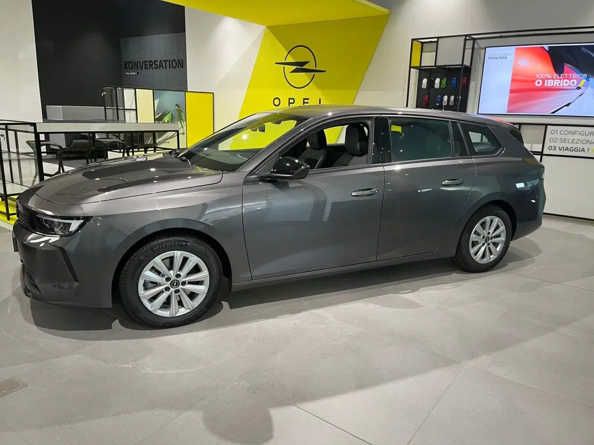 Opel Astra Station Wagon nuova a Milano (5)