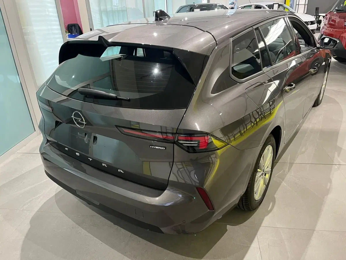 Opel Astra Station Wagon nuova a Milano (7)