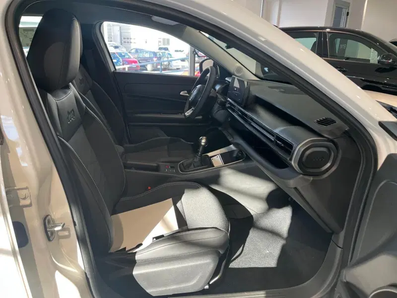 Jeep Avenger nuova a Milano (12)