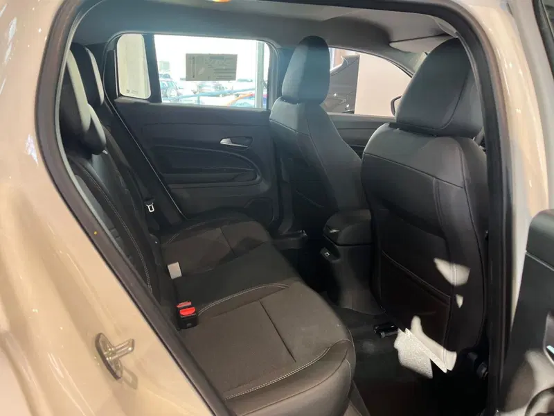 Jeep Avenger nuova a Milano (14)