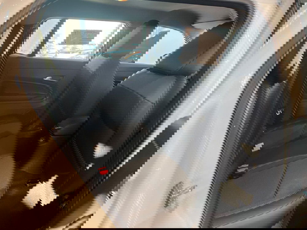 Jeep Avenger nuova a Milano (14)