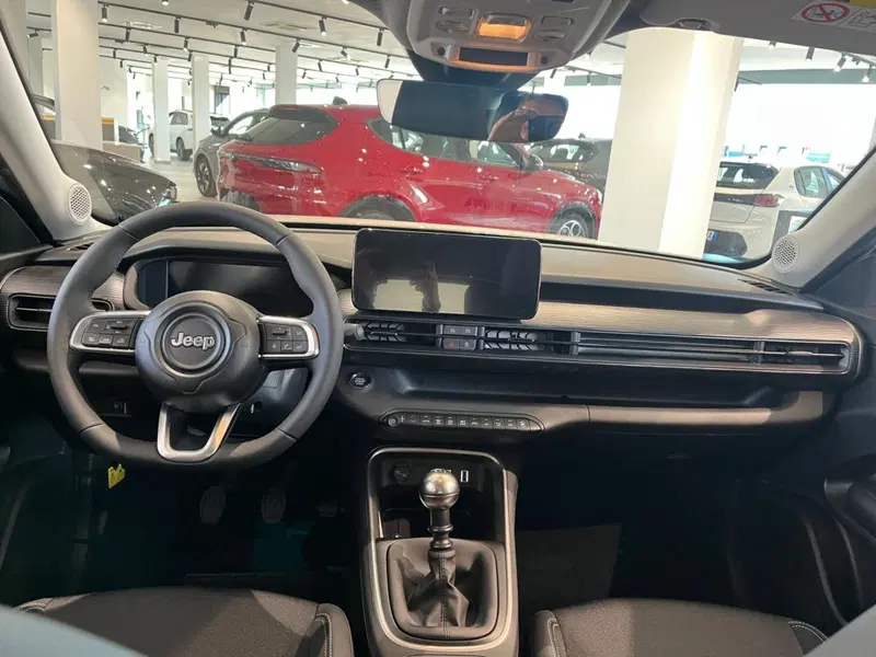 Jeep Avenger nuova a Milano (15)
