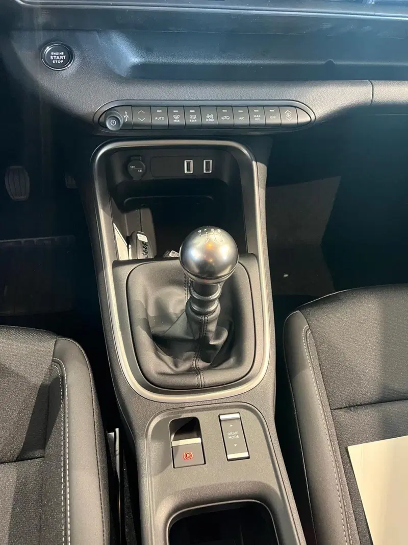 Jeep Avenger nuova a Milano (17)