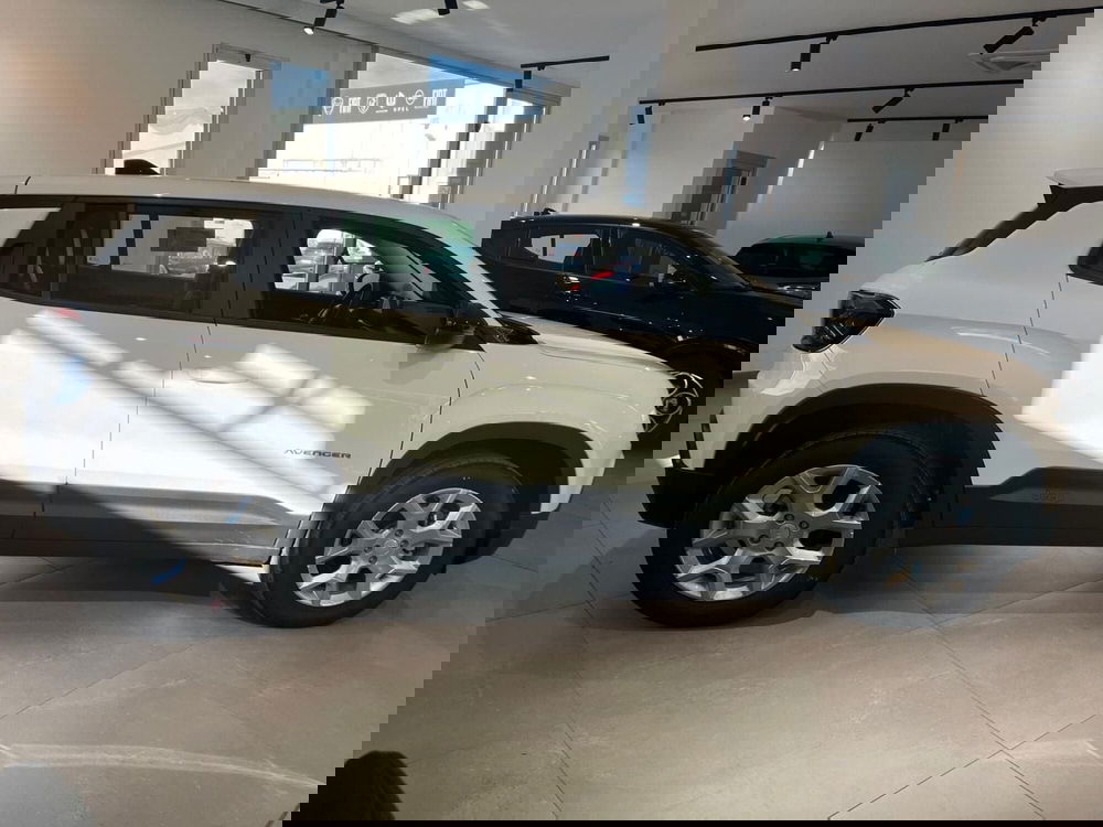 Jeep Avenger nuova a Milano (4)