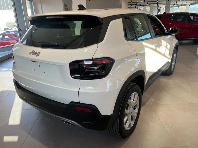 Jeep Avenger nuova a Milano (7)