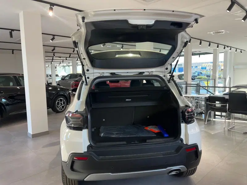 Jeep Avenger nuova a Milano (9)