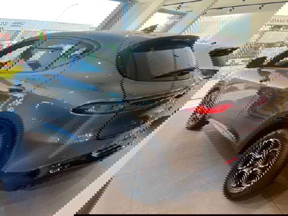 Alfa Romeo Tonale nuova a Milano (9)