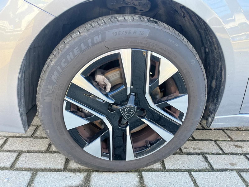 Peugeot 208 usata a Milano (5)