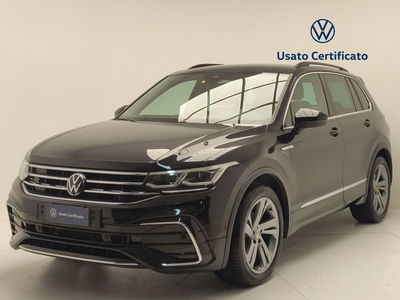 Volkswagen Tiguan 2.0 TDI 150 CV SCR DSG 4MOTION R-Line del 2022 usata a Pratola Serra