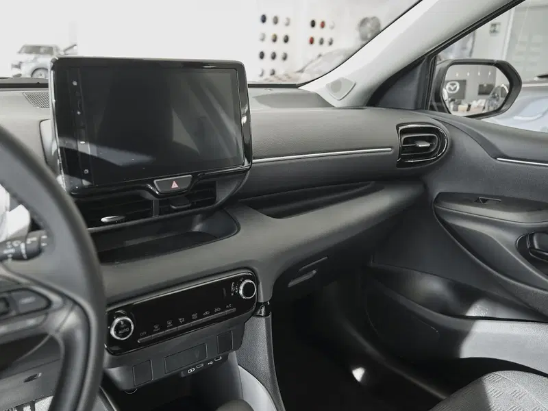 Mazda Mazda2 Hybrid nuova a Prato (9)