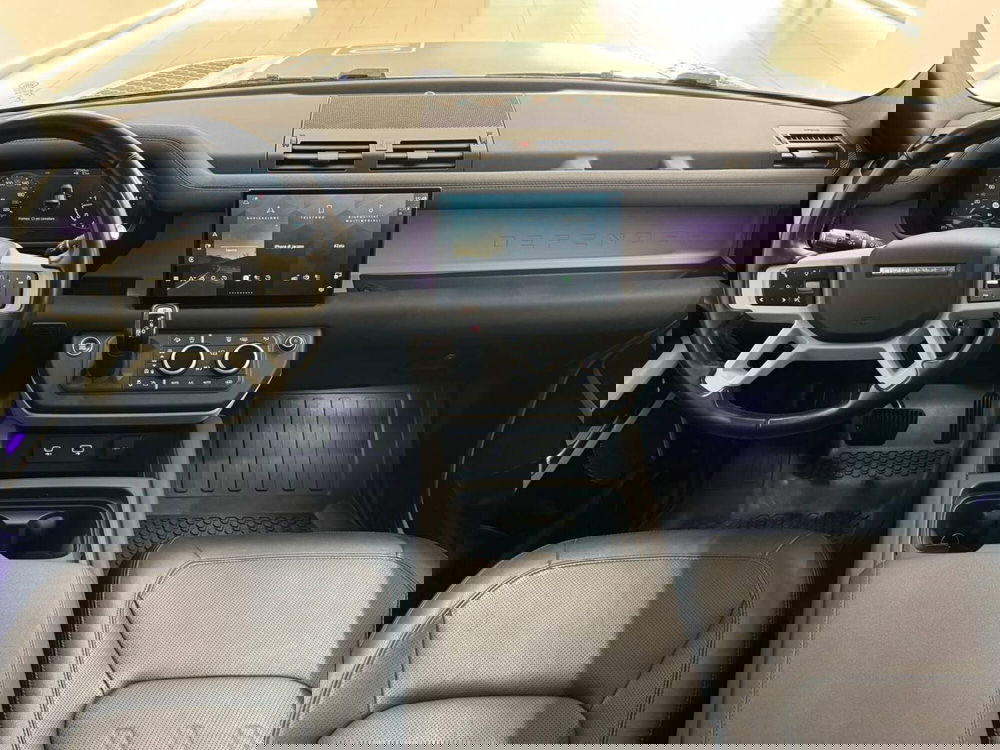 Land Rover Defender usata a Savona (4)