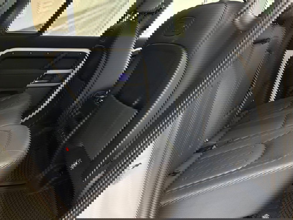 Land Rover Defender usata a Savona (5)