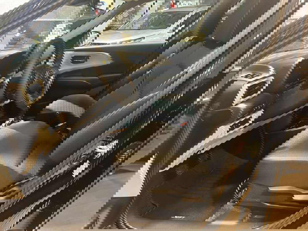 Suzuki Swift nuova a Bari (9)