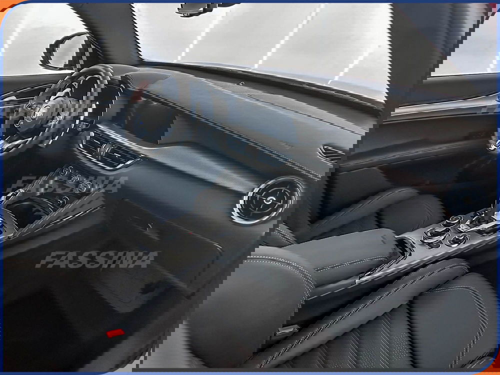 Alfa Romeo Stelvio nuova a Milano (13)