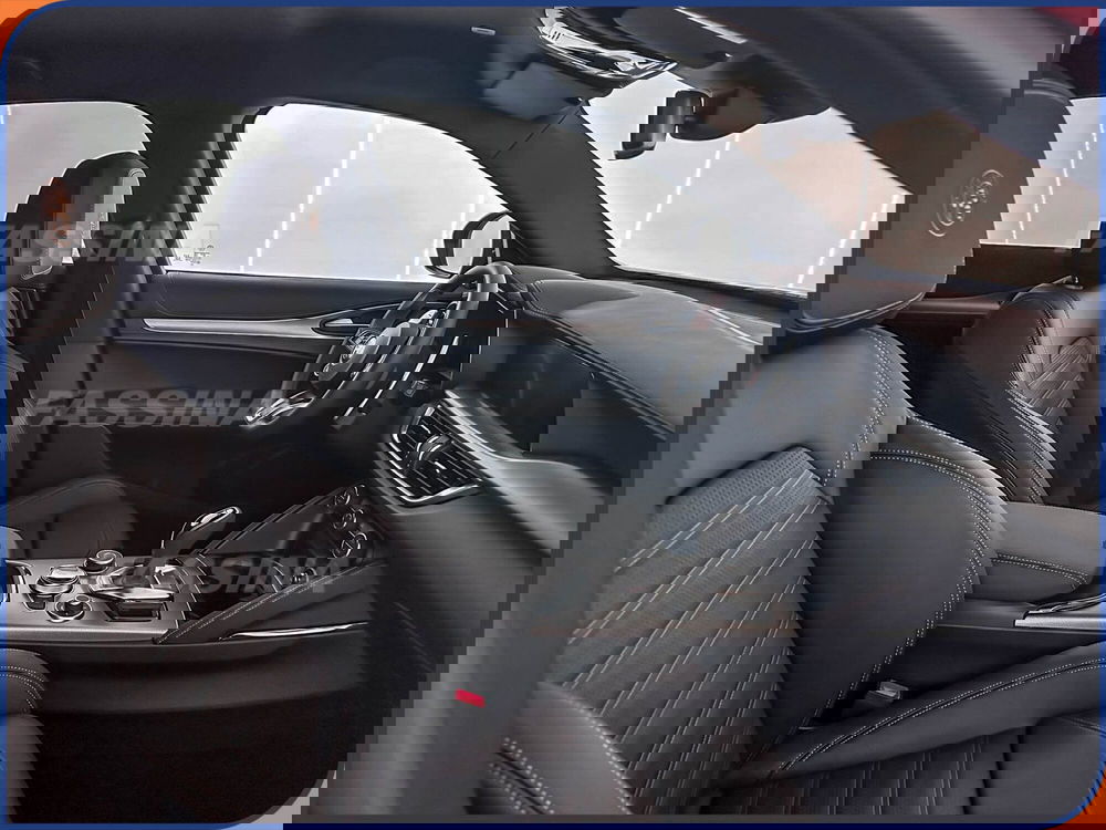 Alfa Romeo Stelvio nuova a Milano (14)