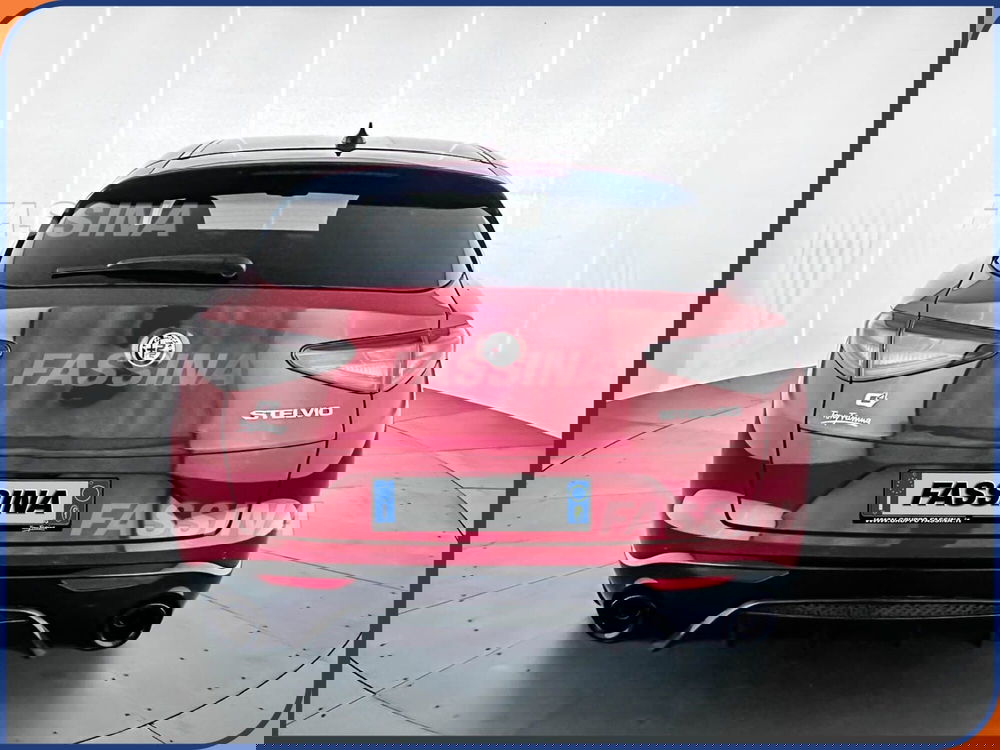 Alfa Romeo Stelvio nuova a Milano (5)