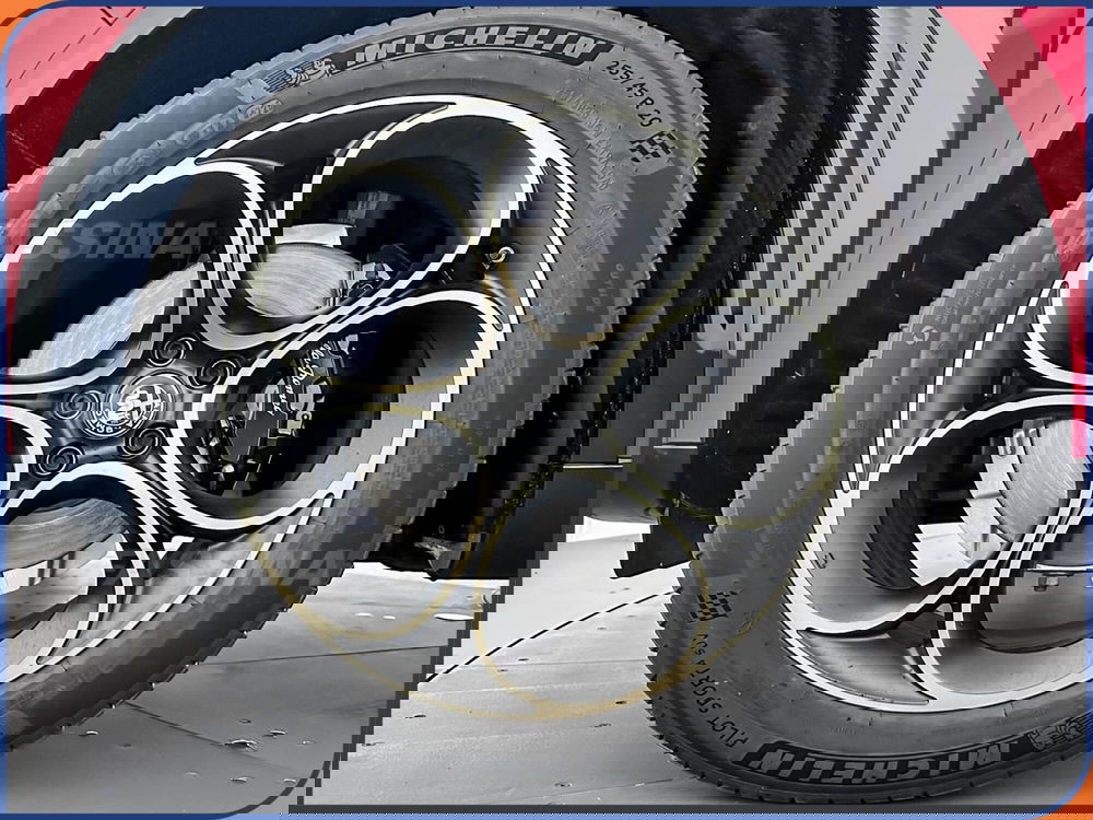 Alfa Romeo Stelvio nuova a Milano (7)