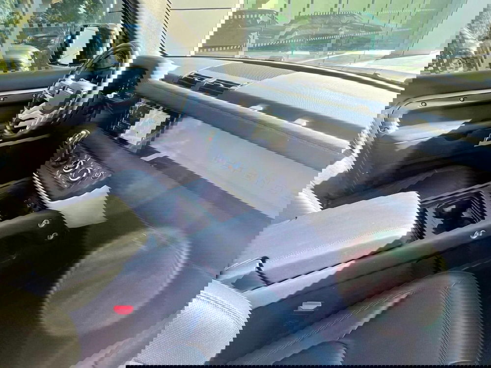 Land Rover Defender usata a Bari (3)