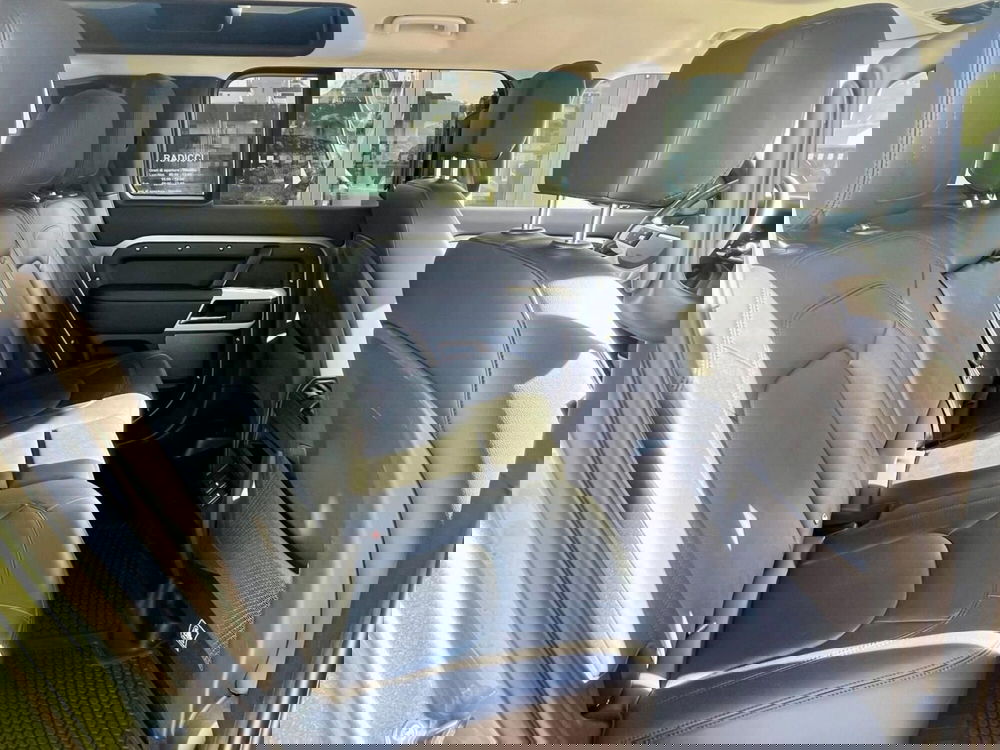 Land Rover Defender usata a Bari (5)