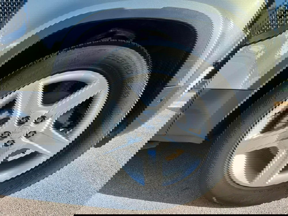 Land Rover Defender usata a Bari (9)