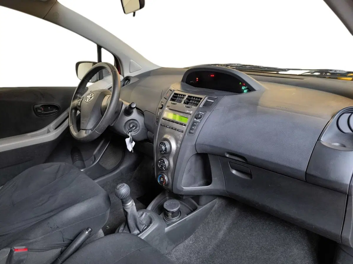 Toyota Yaris usata a Udine (11)