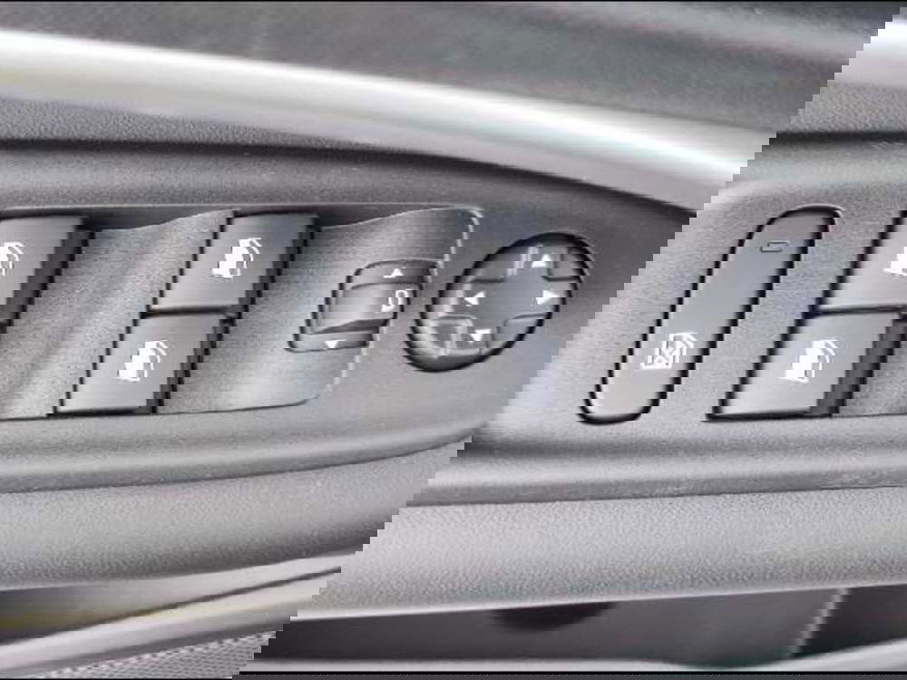 Jeep Avenger nuova a Roma (19)