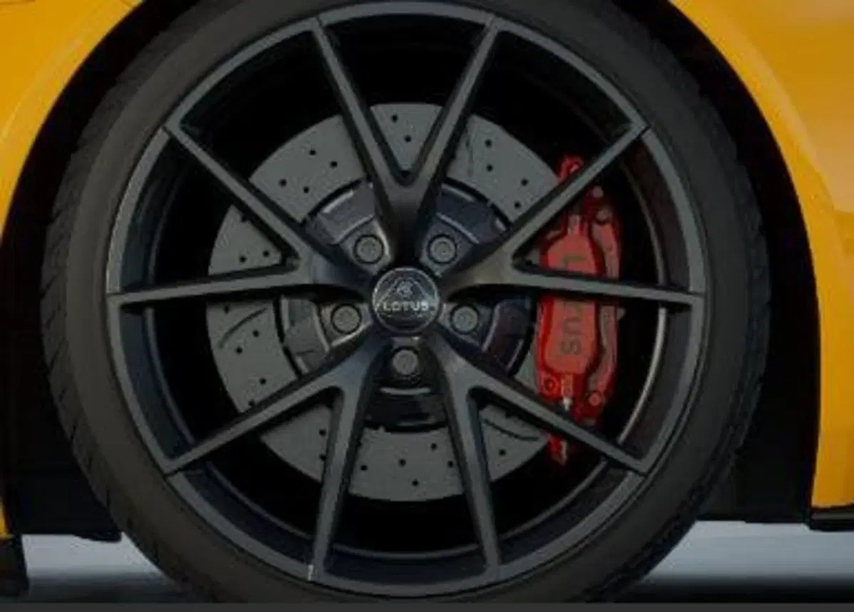 Lotus Emira nuova a Novara (10)