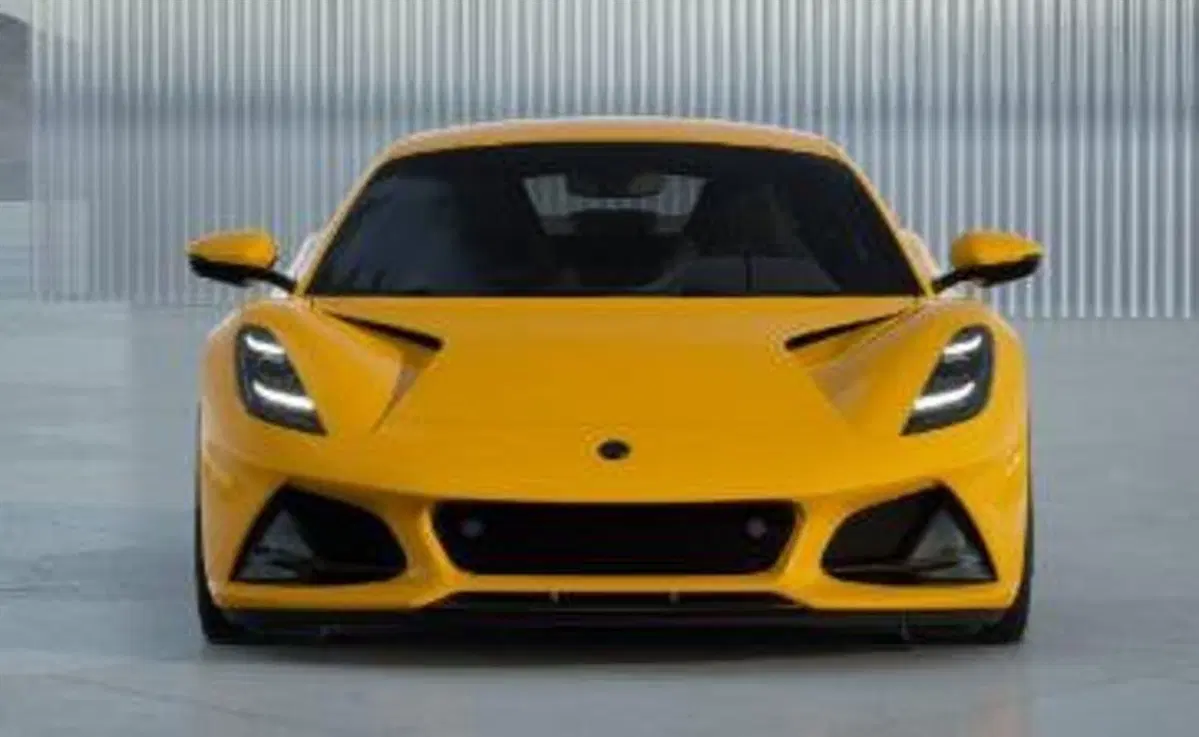 Lotus Emira nuova a Novara (2)
