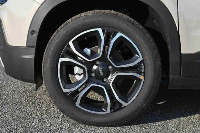 Jeep Avenger nuova a Torino (10)
