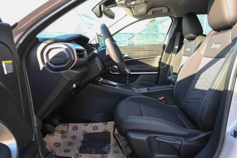 Jeep Avenger nuova a Torino (13)