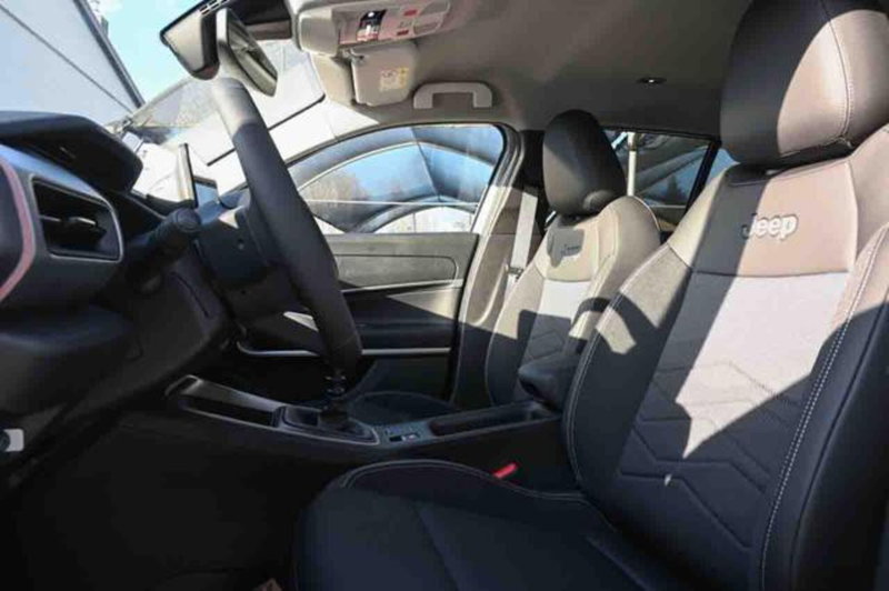 Jeep Avenger nuova a Torino (14)