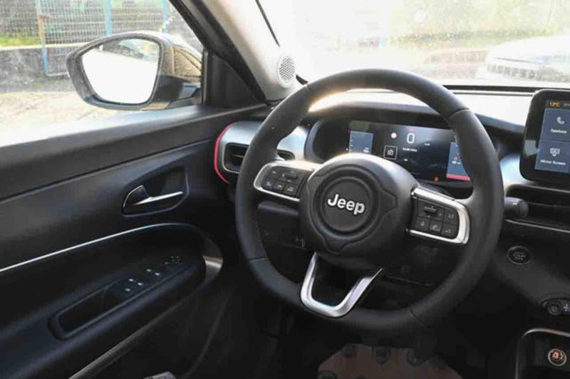 Jeep Avenger nuova a Torino (20)