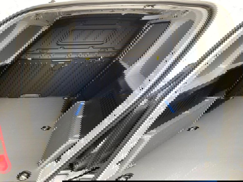 Peugeot Partner Furgone nuova a Torino (8)