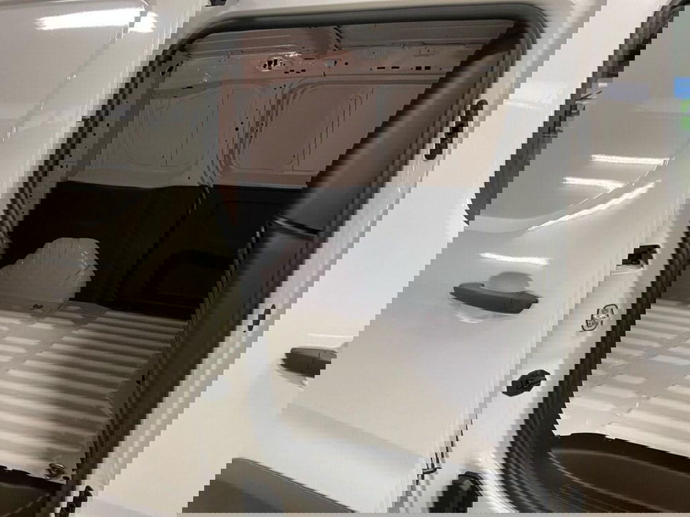 Peugeot Partner Furgone nuova a Torino (8)