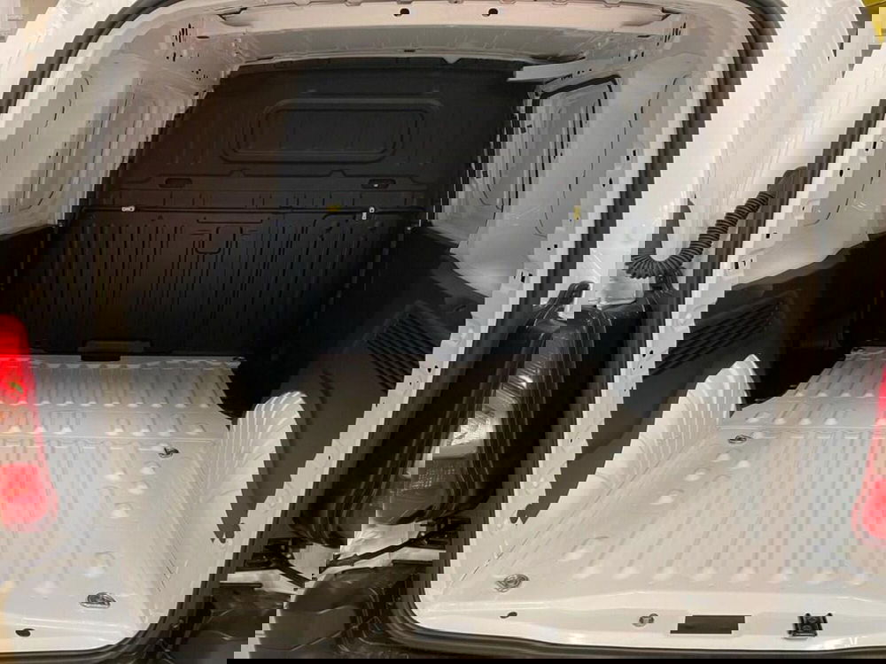 Peugeot Partner Furgone nuova a Torino (9)