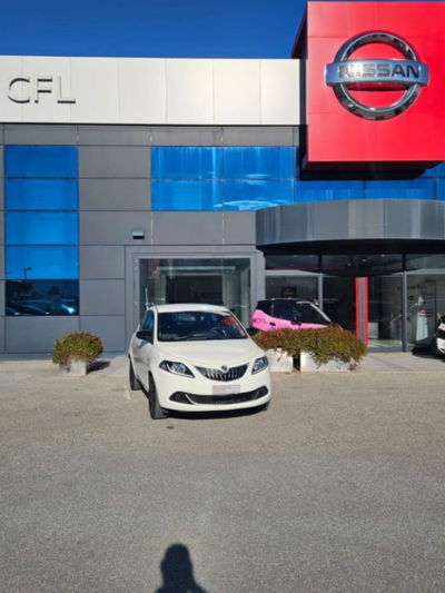 Lancia Ypsilon 1.0 FireFly 5 porte S&amp;S Hybrid Silver Plus del 2023 usata a Lucca