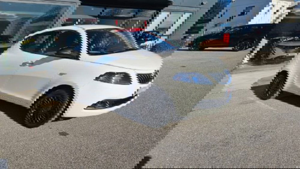 Lancia Ypsilon usata a Lucca (2)