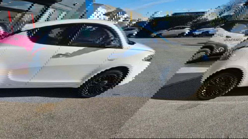 Lancia Ypsilon usata a Lucca (3)