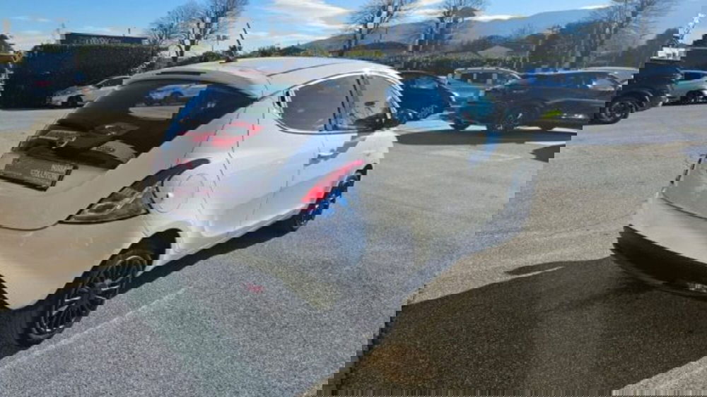 Lancia Ypsilon usata a Lucca (4)