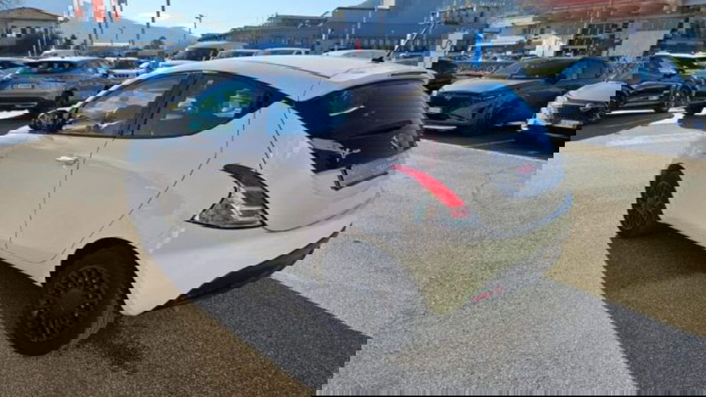 Lancia Ypsilon usata a Lucca (6)